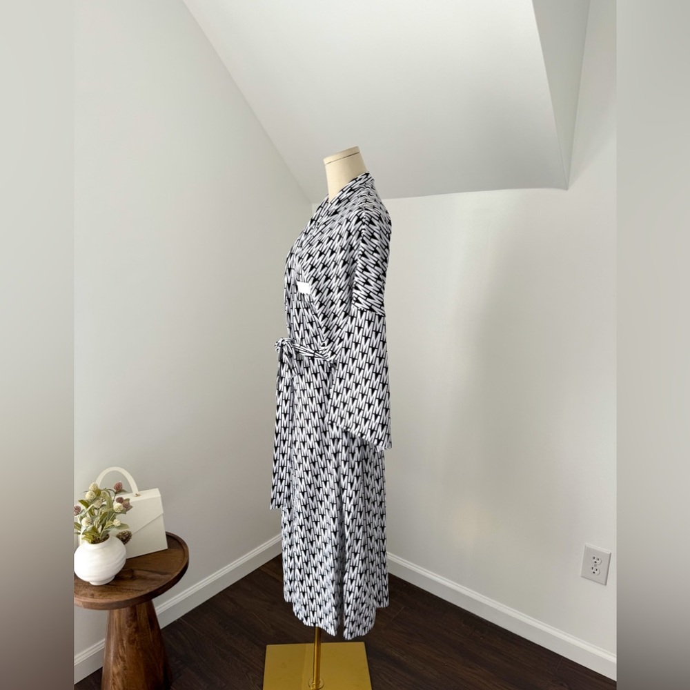 Moschino Monogram Dressing Robe - Picture 8 of 13